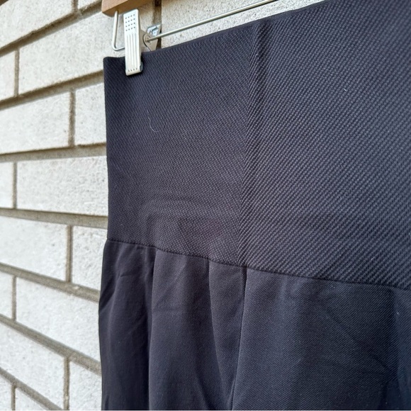 ASSETS By Spanx Leggings Black High Rise Ankle Seamless Nylon - Picture 8 of 8